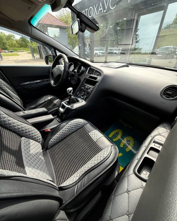 PEUGEOT 5008 - Image 12