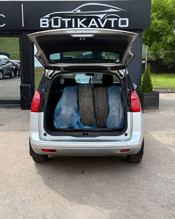 PEUGEOT 5008 - Image 17