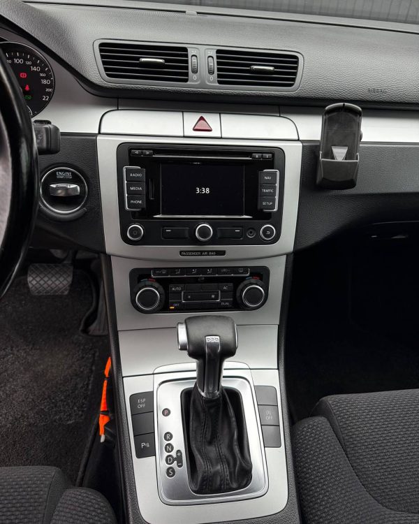 Volkswagen Passat B6 - Image 10