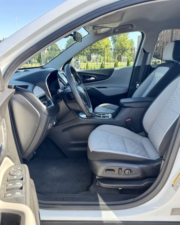 CHEVROLET EQUINOX LS - Image 11