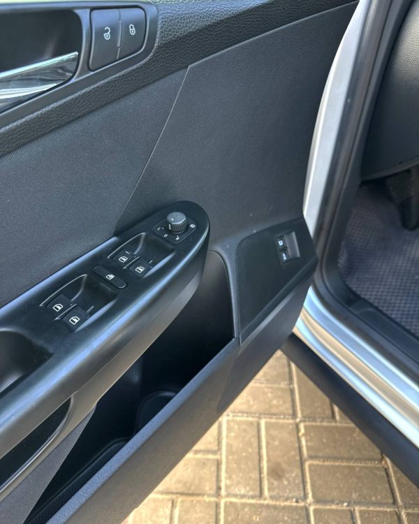 Volkswagen Passat B6 - Image 9
