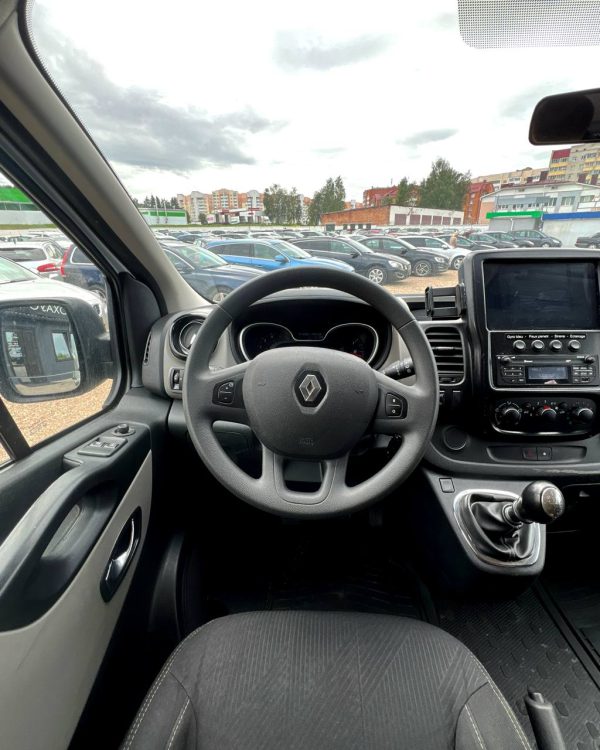 Renault Trafic III - Image 11