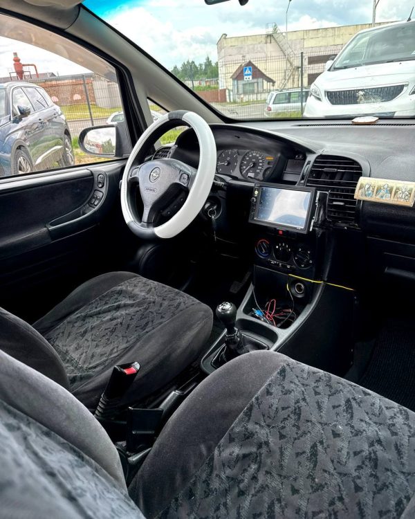 Opel Zafira A - Image 11
