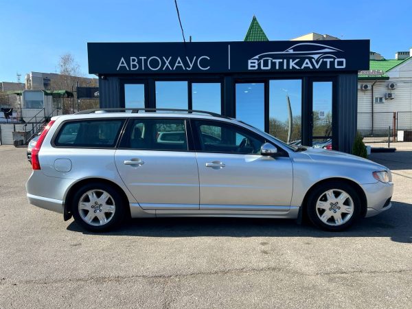 Volvo V70 - Image 8