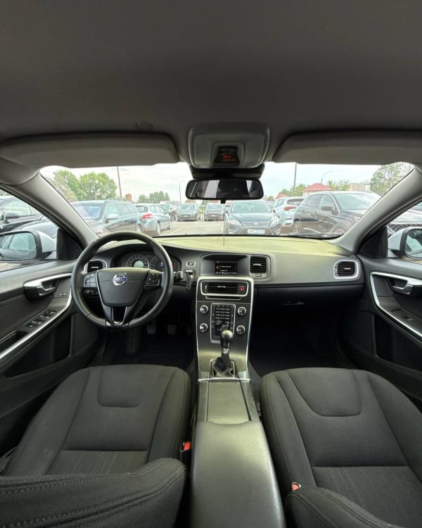 VOLVO V60 - Image 9
