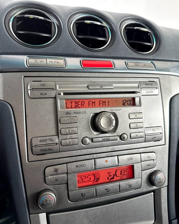 Ford Galaxy II - Image 12