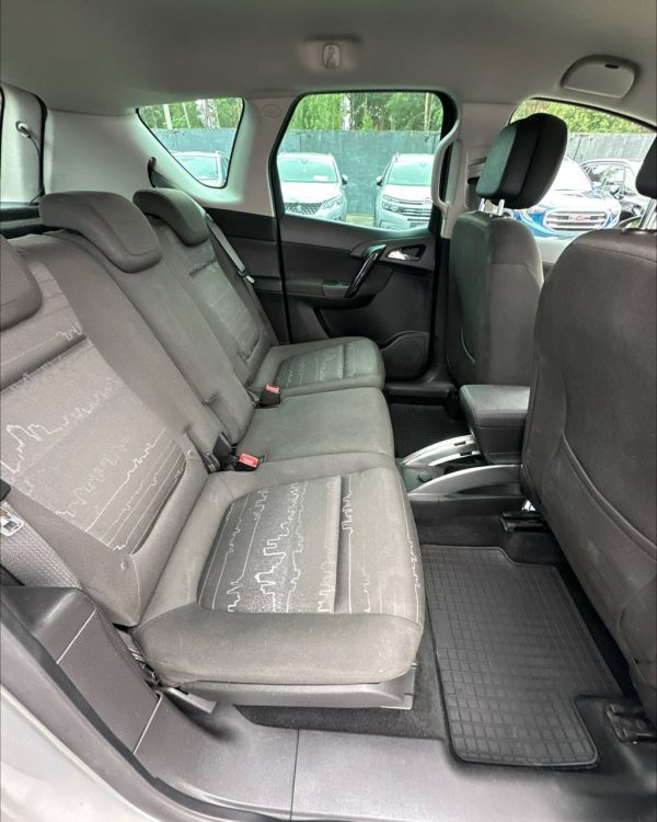 Opel Meriva II - Image 11