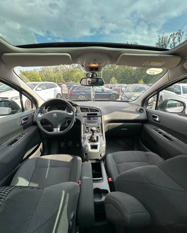 Peugeot 5008 I · Рестайлинг - Image 9