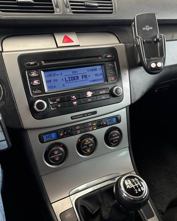 Volkswagen Passat - Image 10