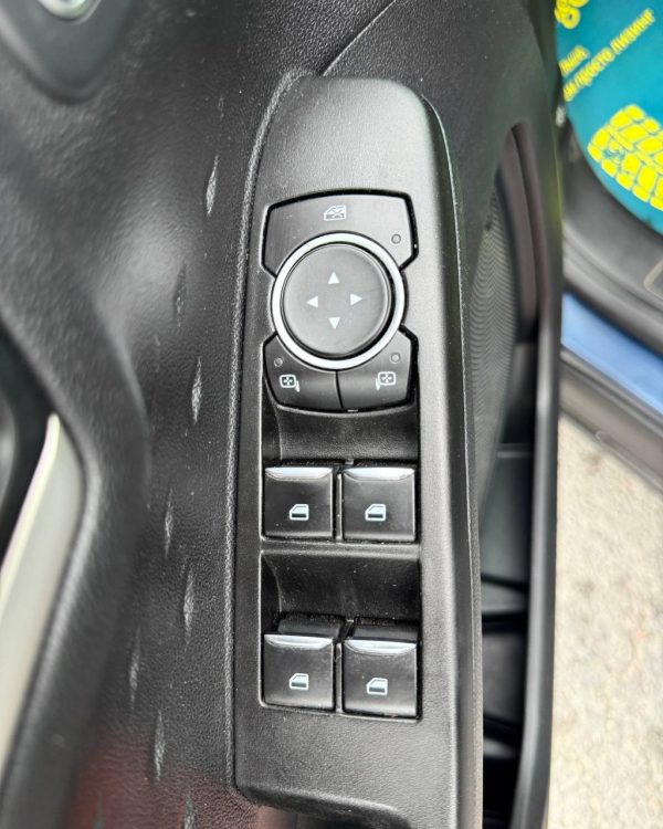 Ford Escape IV - Image 21
