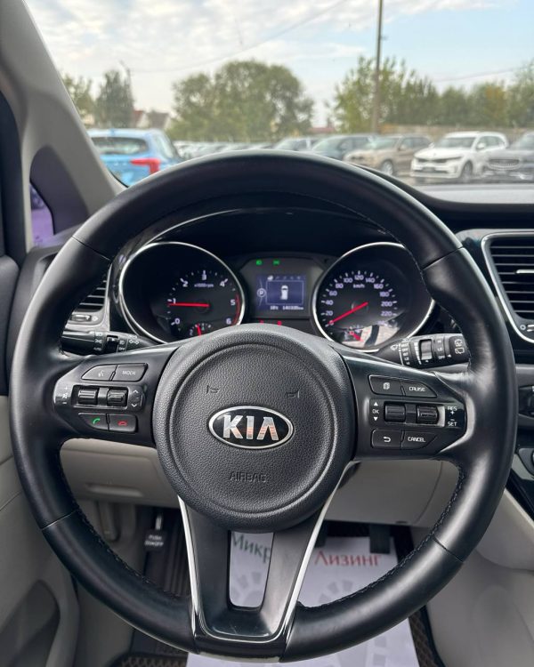 Kia Carnival III - Image 25