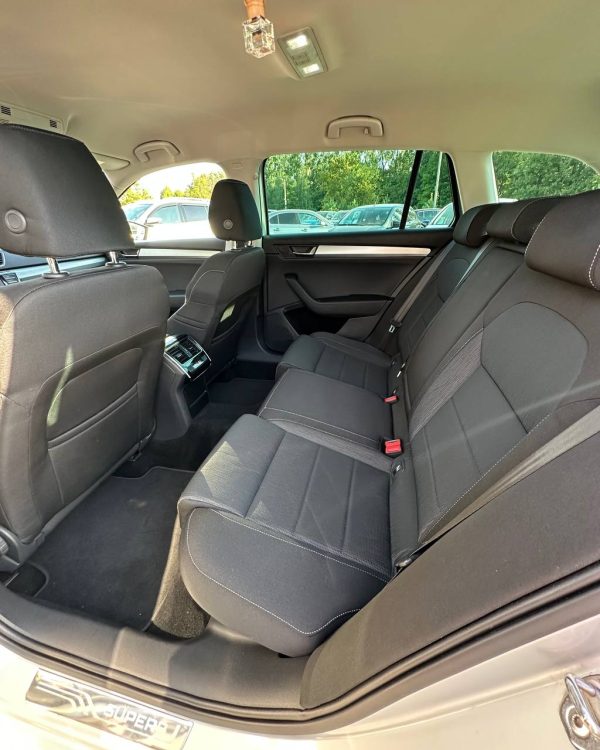 Skoda Superb III - Image 8