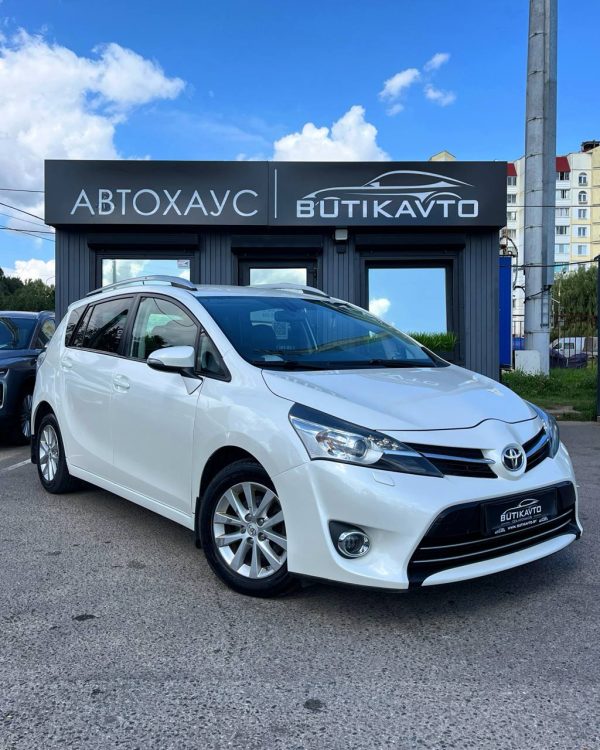 Toyota Verso I · Рестайлинг
