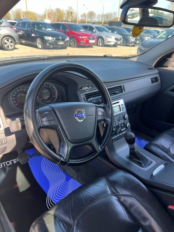 Volvo V70 - Image 11