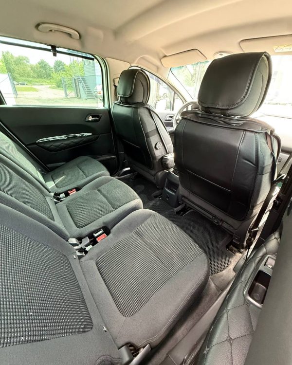 PEUGEOT 5008 - Image 11