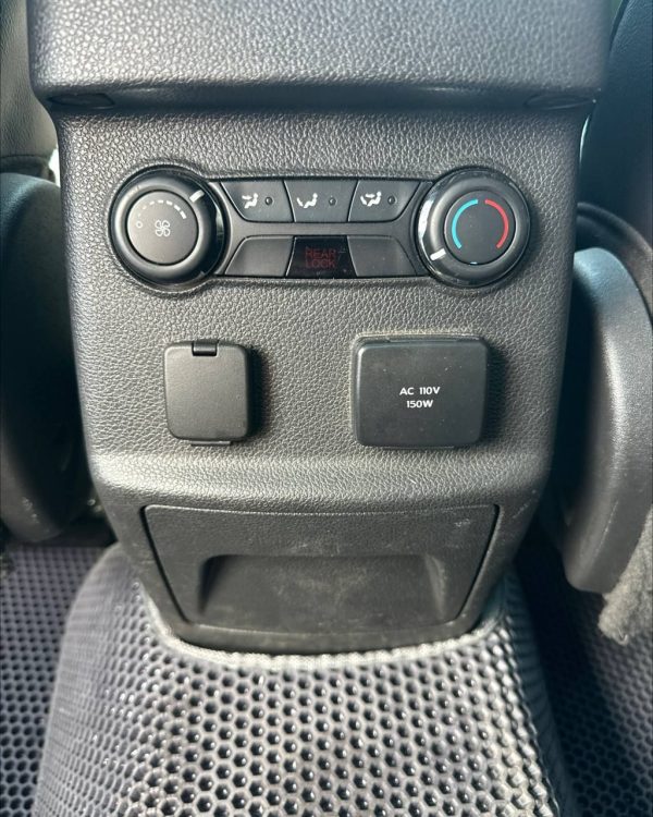 Ford Explorer V - Image 13