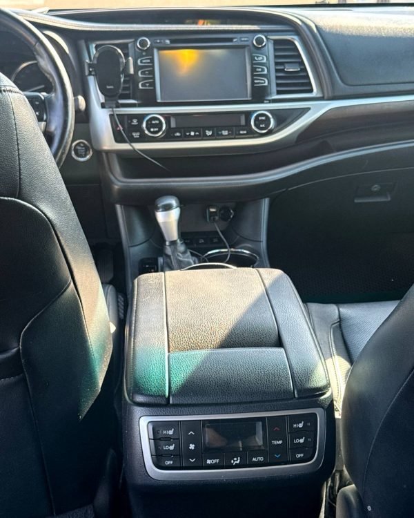 Toyota Highlander III (XU50) - Image 12