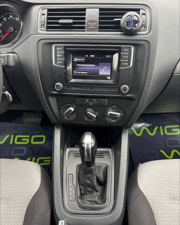 Volkswagen Jetta VI · Рестайлинг - Image 15
