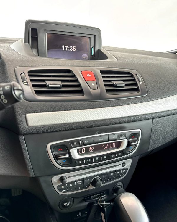 Renault Megane III - Image 12