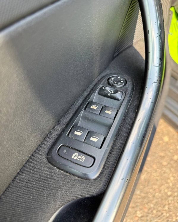 Peugeot 308 T7 - Image 15