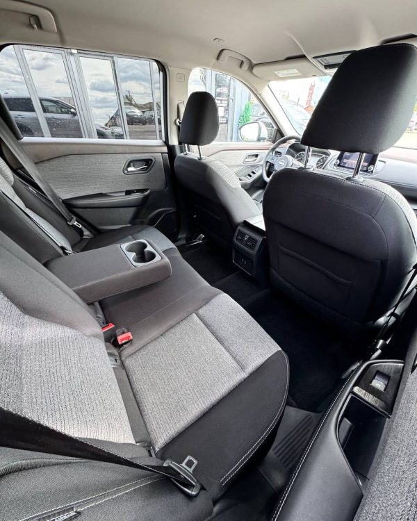 Nissan Rogue III - Image 12