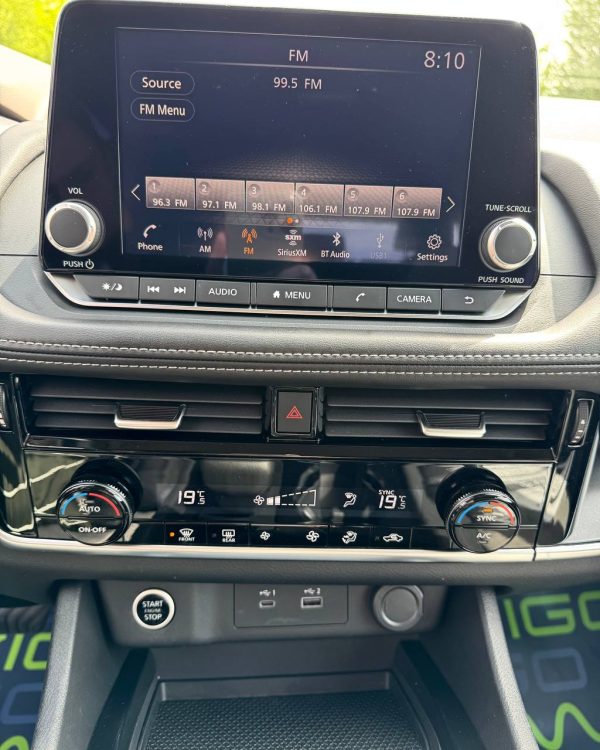 Nissan Rogue III - Image 17