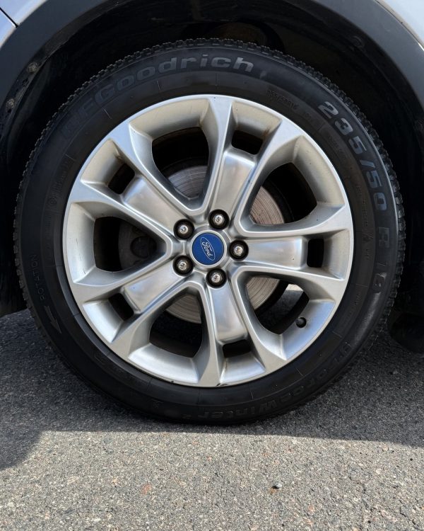 Ford Escape III - Image 13