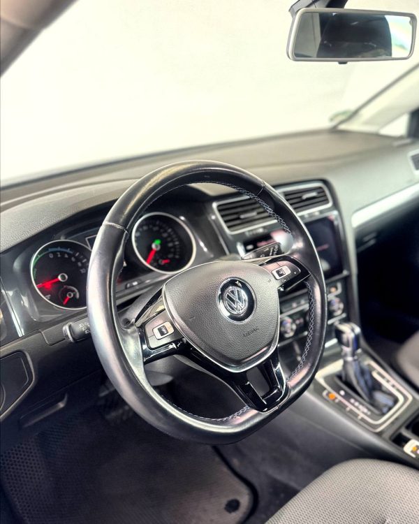 Volkswagen e-Golf VII - Image 11