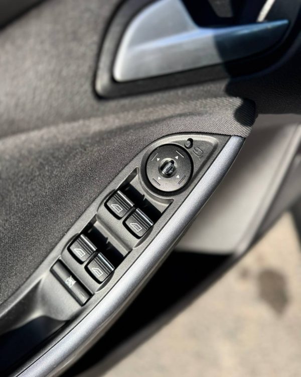 Ford Focus III - Image 18