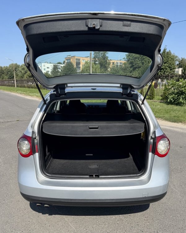 Volkswagen Passat B6 - Image 12