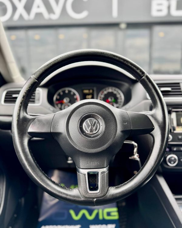 Volkswagen Jetta VI - Image 15