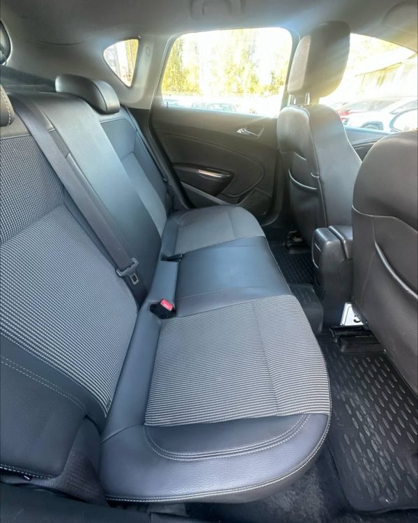 Opel Astra J - Image 11