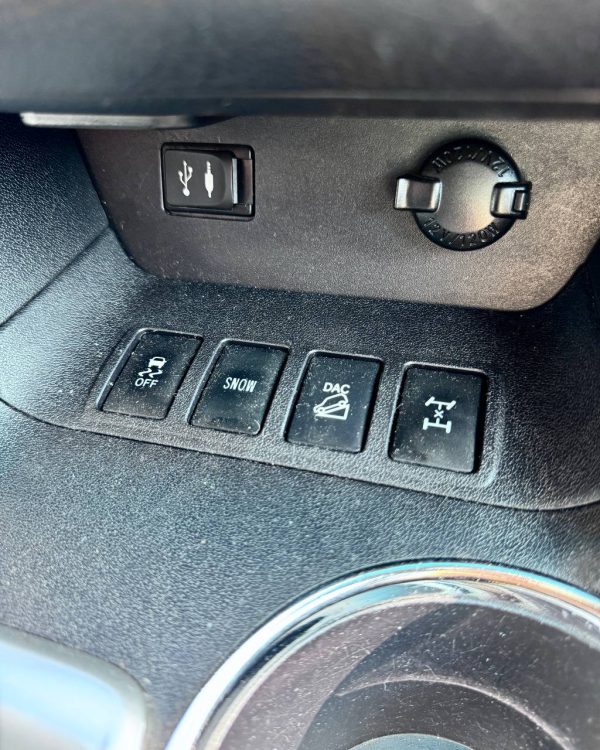 Toyota Highlander III (XU50) - Image 19
