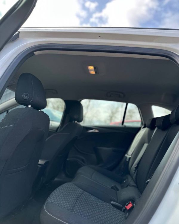 Opel Astra - Image 8