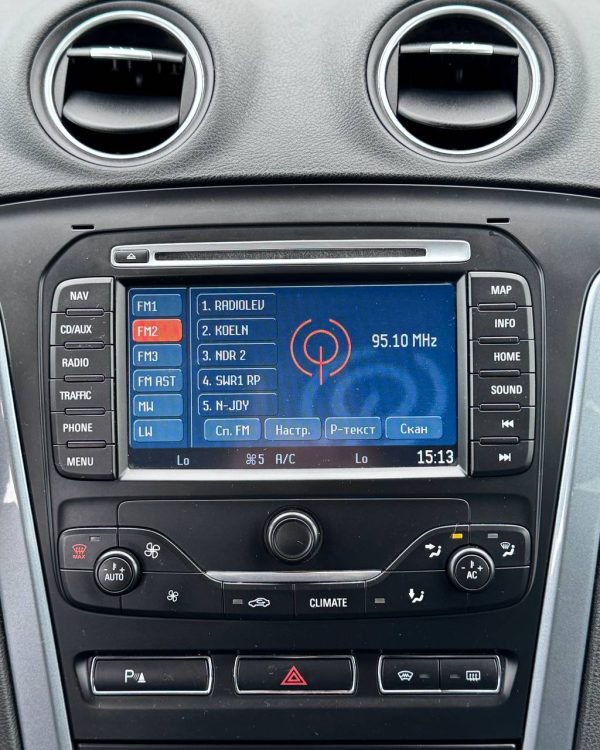 Ford Mondeo IV - Image 19