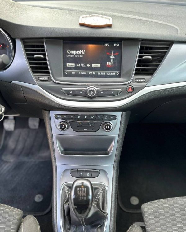 Opel Astra - Image 10