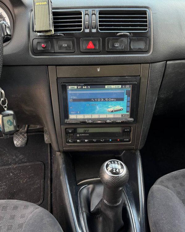 Volkswagen Bora I - Image 10