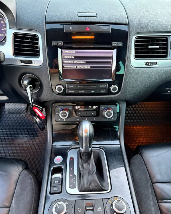Volkswagen Touareg II - Image 12