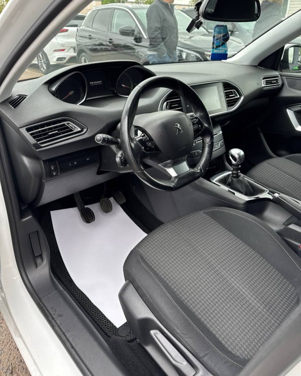 PEUGEOT 308 - Image 8