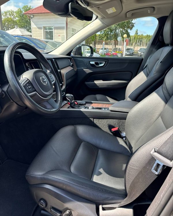 Volvo XC60 II - Image 10
