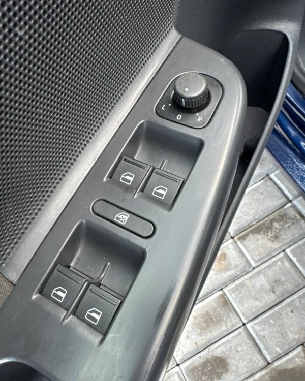 Volkswagen Golf V - Image 20
