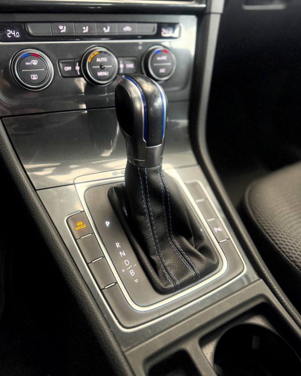 Volkswagen e-Golf VII - Image 14