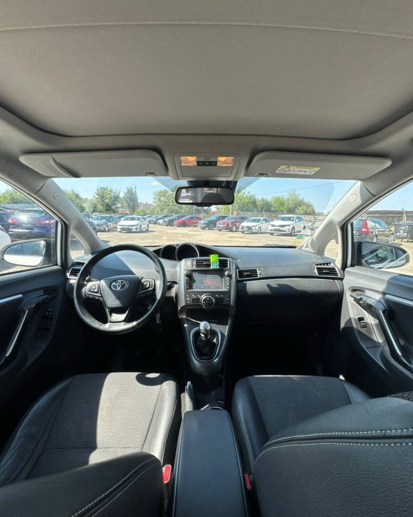 Toyota Verso I · Рестайлинг - Image 7