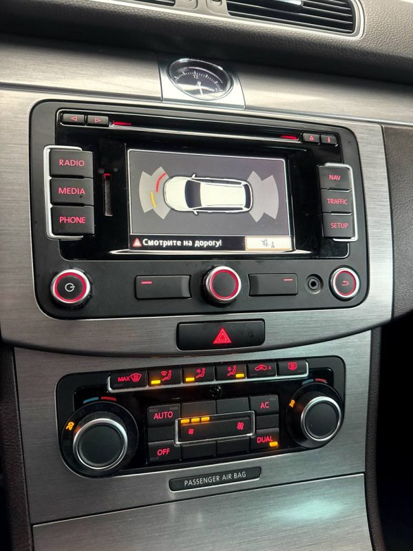 Volkswagen Passat B7 - Image 12