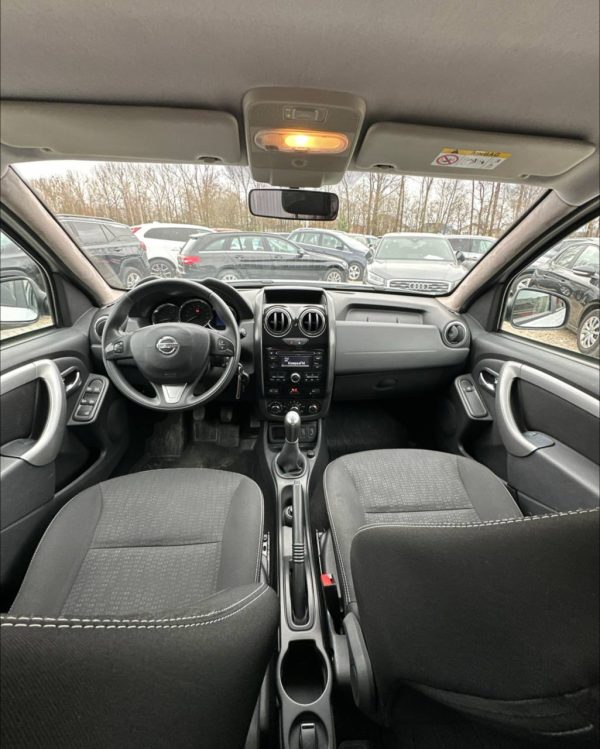 NISSAN TERRANO - Image 9