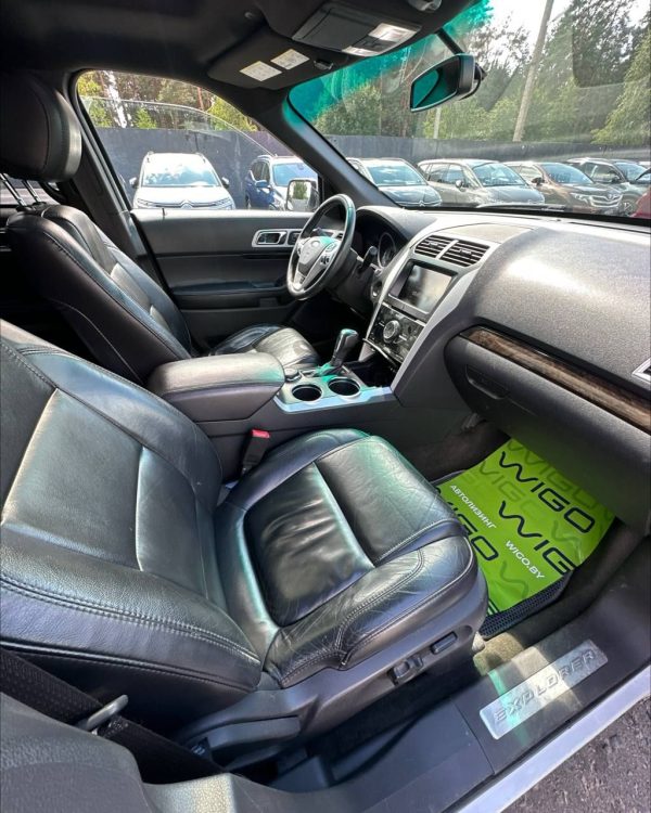 Ford Explorer V - Image 12