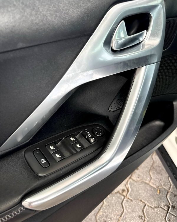 Peugeot 2008 I · Рестайлинг - Image 9