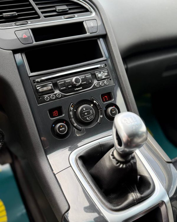 PEUGEOT 5008 - Image 16