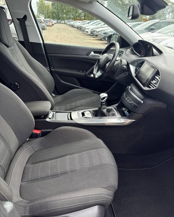 Peugeot 308 T9 - Image 14