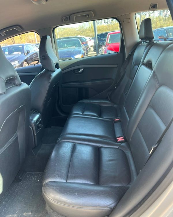 Volvo V70 - Image 14